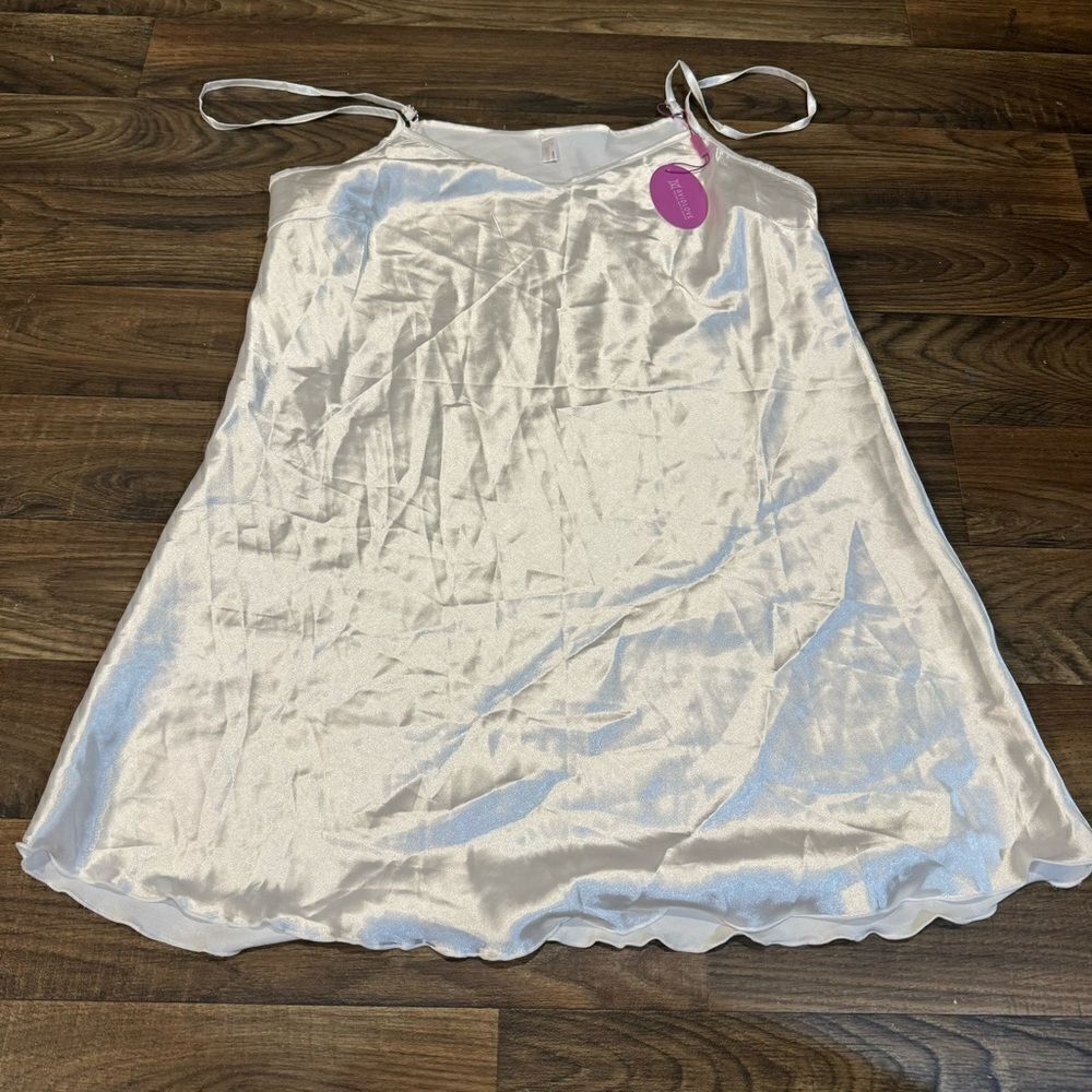 Avidlove Silky White Nightgown